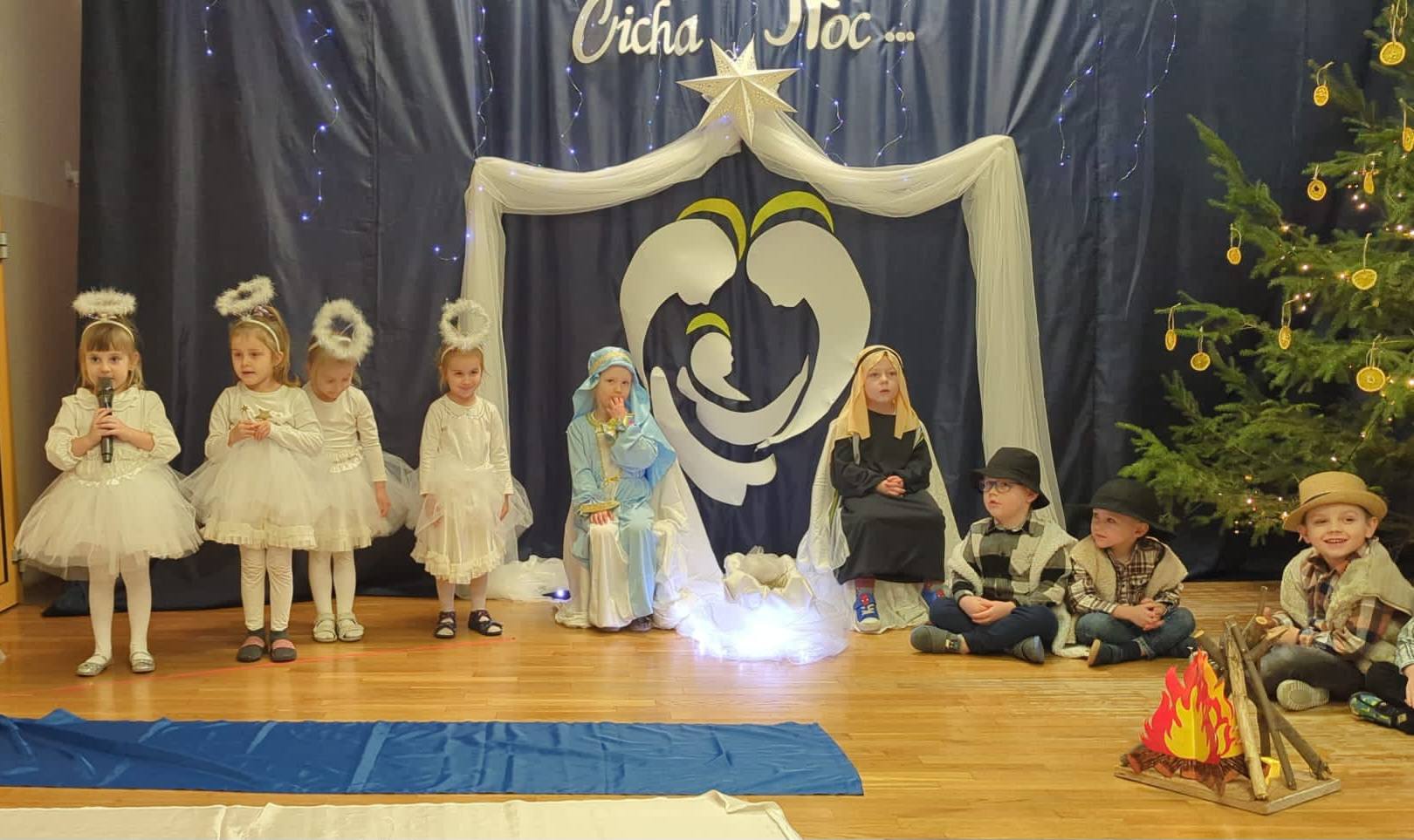  Dzieci w przebraniach