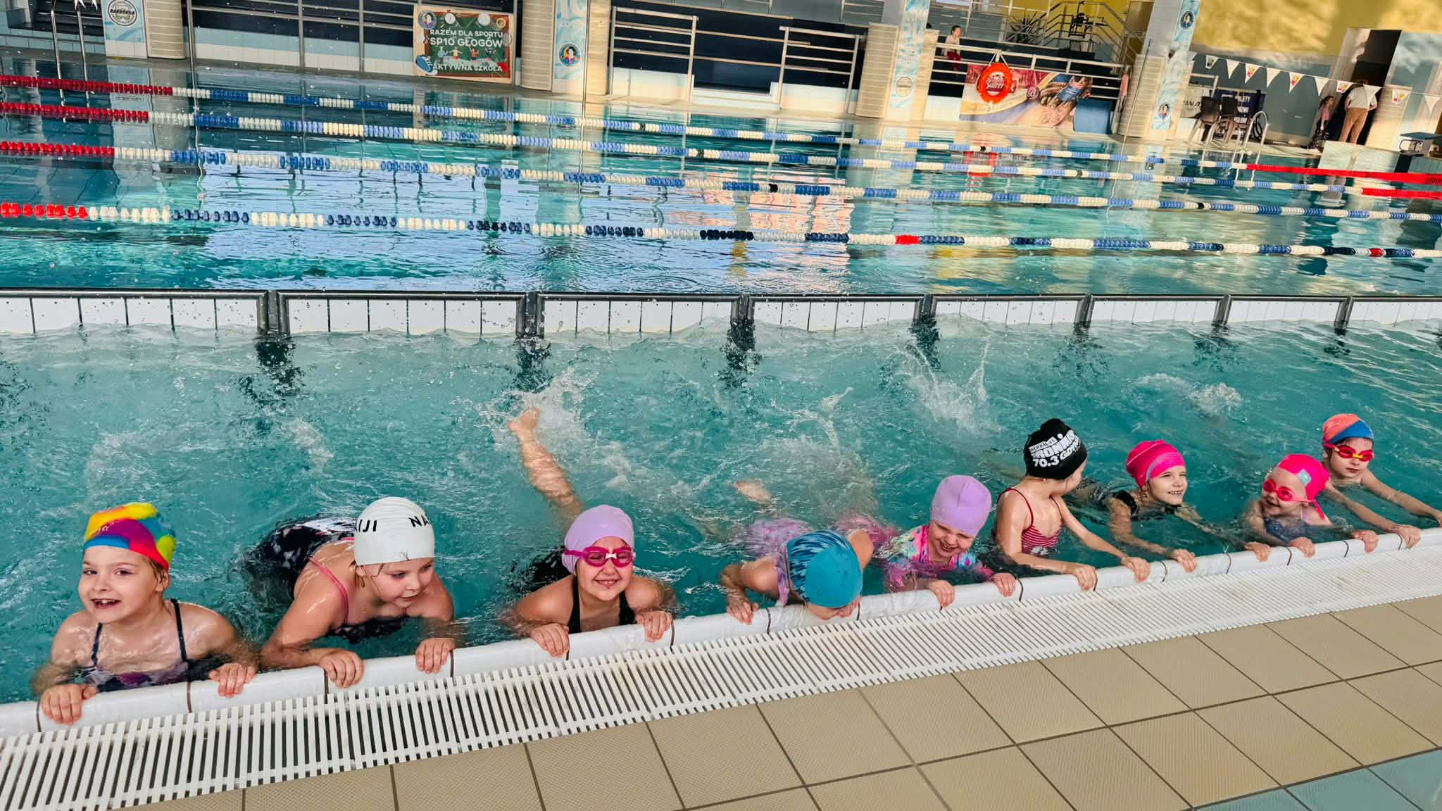  Dzieci na basenie