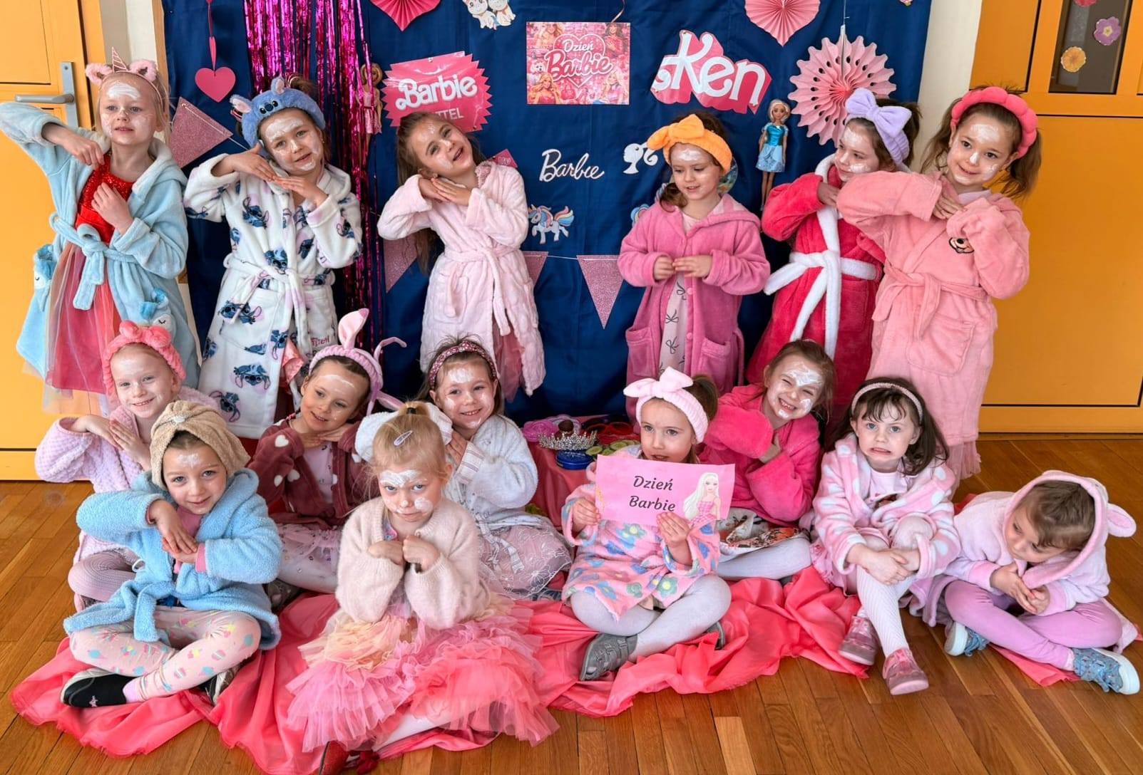  Dzieci w przebraniach