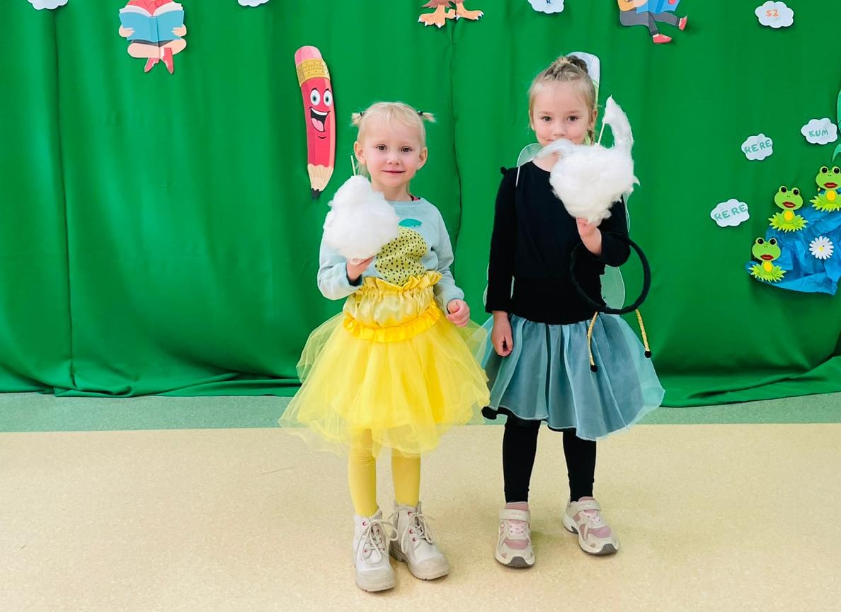  Dzieci w przebraniach